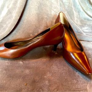Beautiful brown leather pumps by Talbot’s